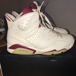 Air Jordan retro 6 Maroon size 9.5
